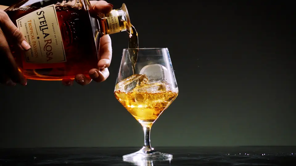 Stella Rosa — still 3